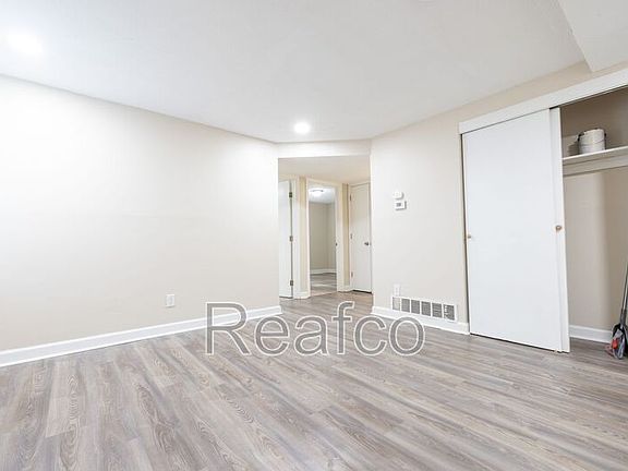 5th image of 1581 E Mound St APT 1D