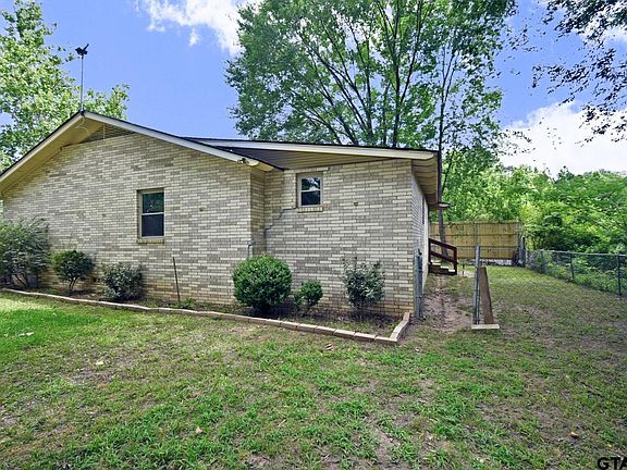 3rd image of 411 N Winnsboro St