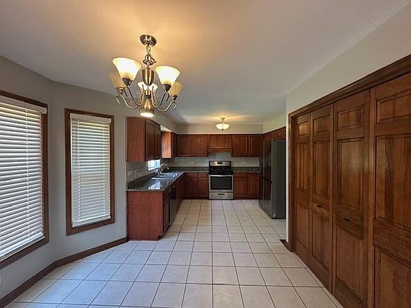 4th image of 152 Constitution Dr