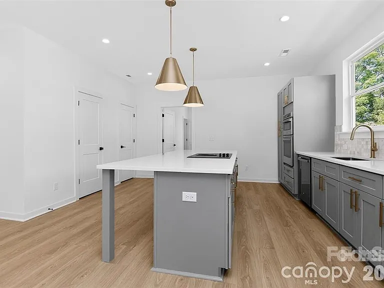 2714 Baltimore Ave — Photo 14
