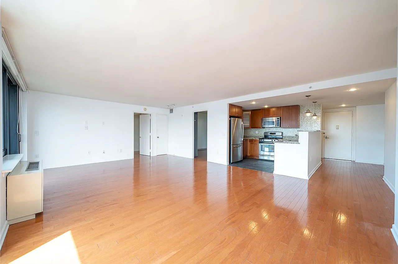 700 Grove — Photo 4