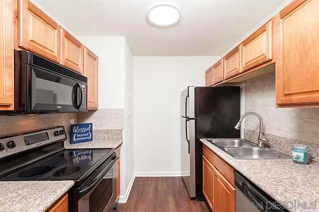 1350 N Escondido Blvd N #18 — Photo 24