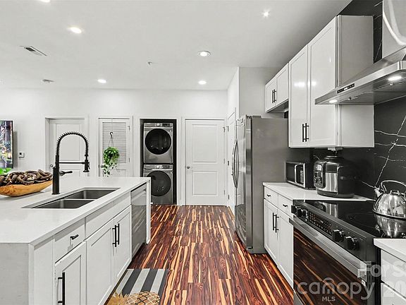 5th image of 630 Calvert St #1101