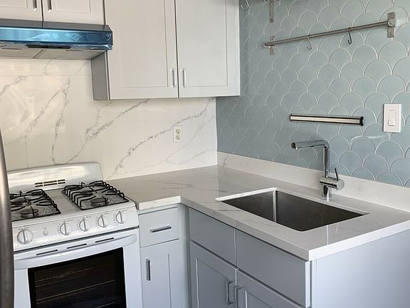 5th image of 160 Pierce St #6