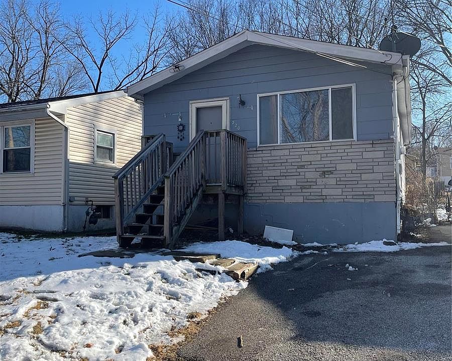 1st image of 220 Becker Dr