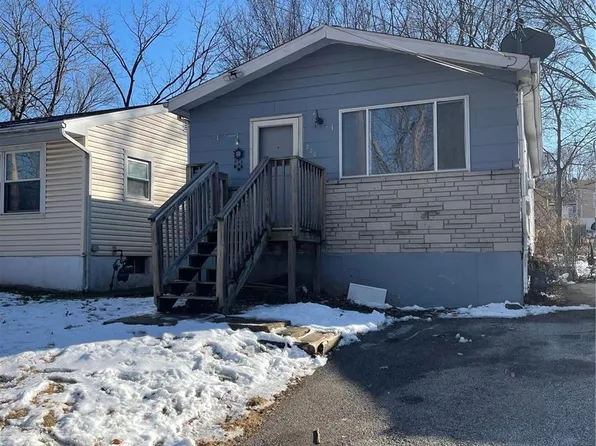 220 Becker Dr, Saint Louis, MO 63135