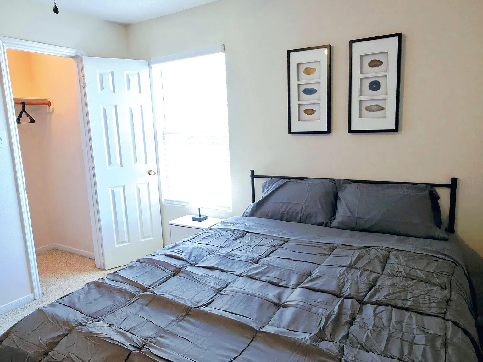 4 bed, 3.0 bath, 2600 sqft, $1,035 — Photo 2