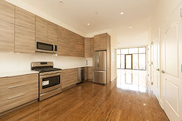 Rented by Link NY Realty | media 33