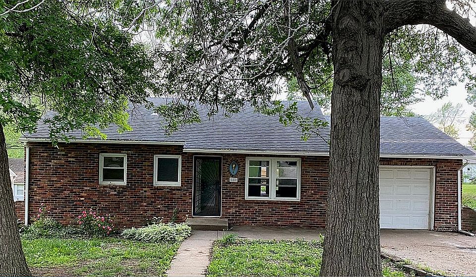 1st image of 818 N 80th Pl