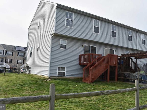 3rd image of 411 Champs Ln