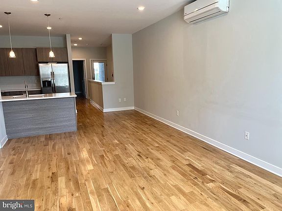 5th image of 2039 N College Ave