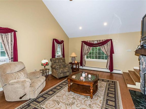 4th image of 24 Woodhaven Dr