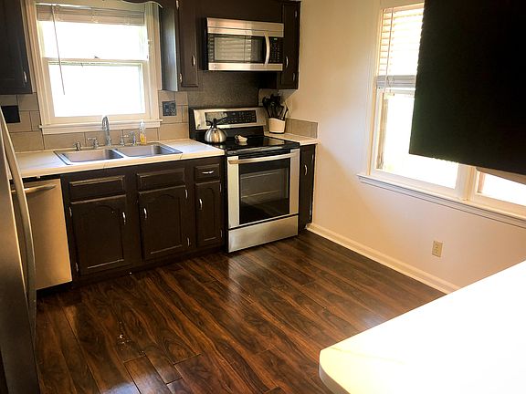 5th image of 629 N Lake Dr