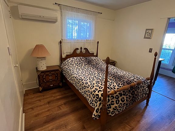 4th image of 4187 Denker Ave #2