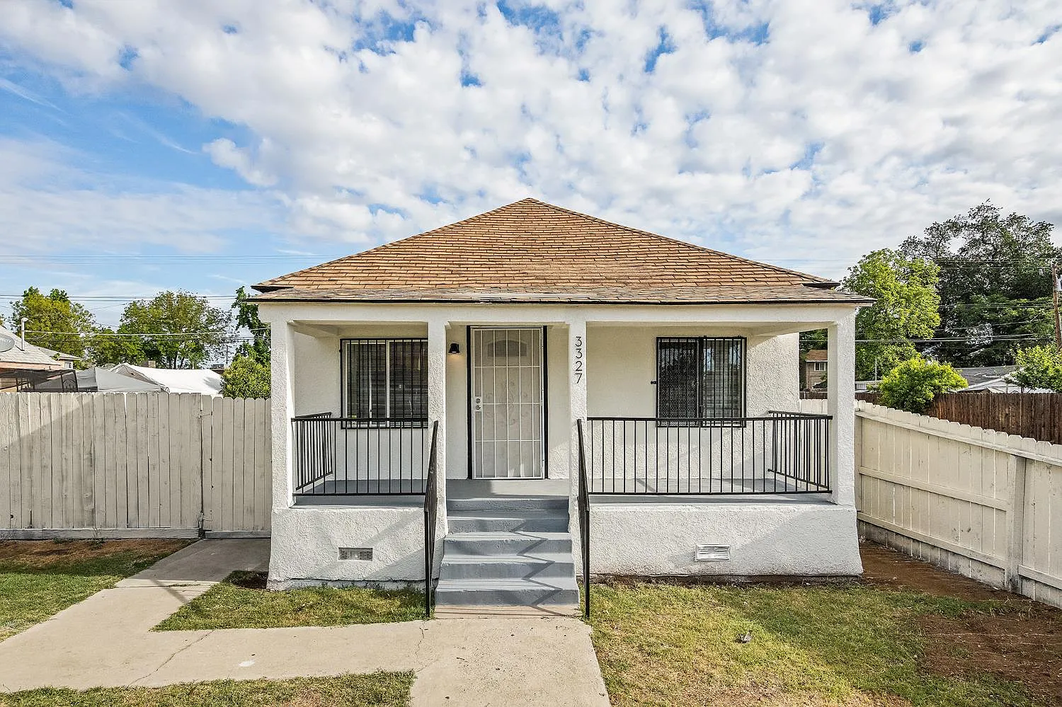 3323 E Tulare St photo 1