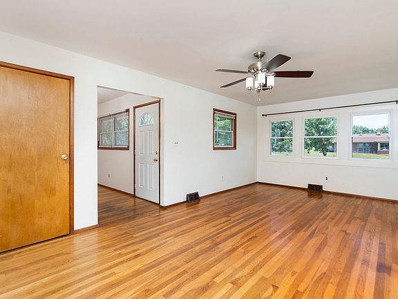4th image of 1331 Keesling Ave
