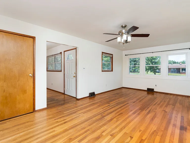 1331 Keesling Ave — Photo 4