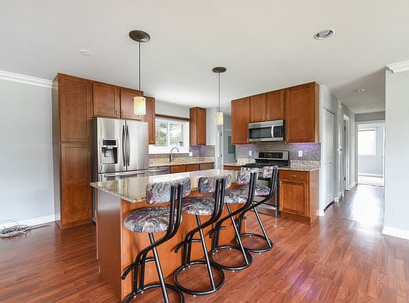 3rd image of 37061 N Grandwood Dr