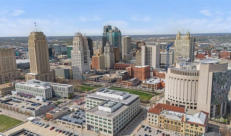 1st image of 600 E Admiral Blvd #1703
