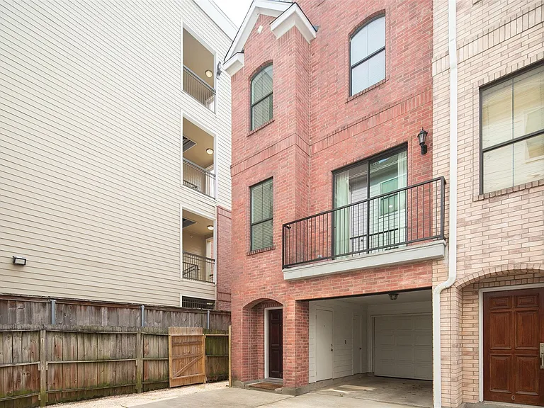 202 McGowen St #F — Photo 2