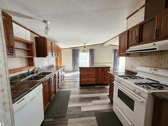 4th image of 2672 Clay Ln SE