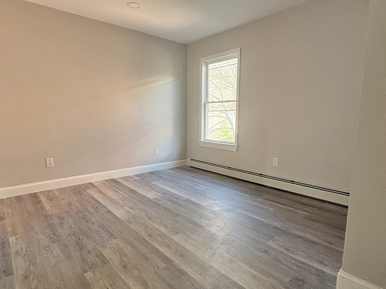 48 Knox St #4 — Photo 8