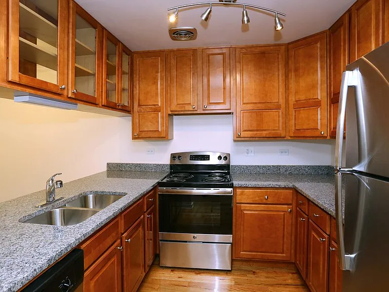 Emerald Court Apartments — Photo 49