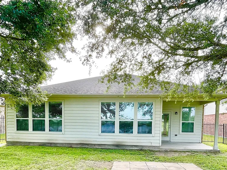 714 Honeysuckle Vine Dr — Photo 14