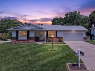 30 N Hillview Dr, Saint Peters, MO 63376