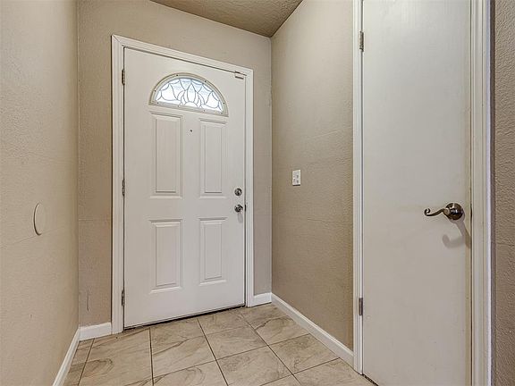 3rd image of 1009 Cottonwood Dr