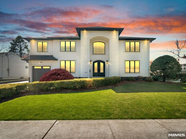 183 Oak Ave, River Edge, NJ 07661