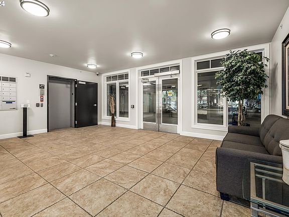 4th image of 707 N Hayden Island Dr Unit 216