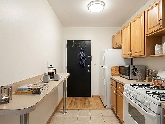 3rd image of 18 King St #6