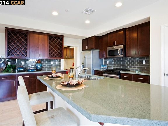 4th image of 6485 Bayview Dr