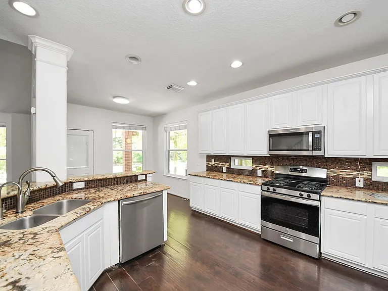 20510 Pioneer Bend Ct — Photo 9