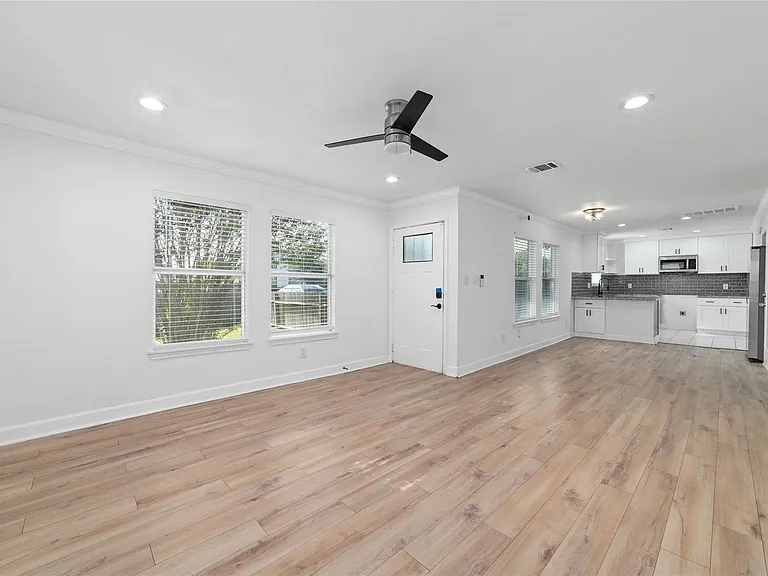 7125 Conley St — Photo 3