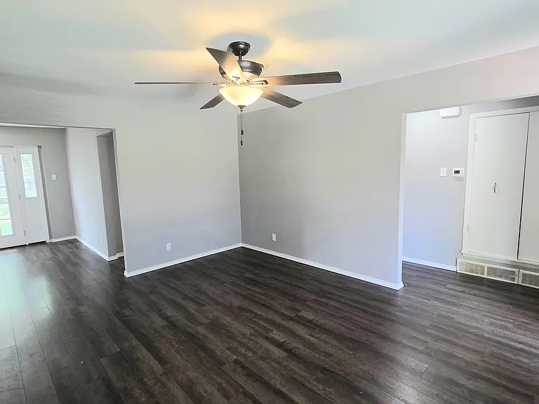 305 Dublin Dr — Photo 4