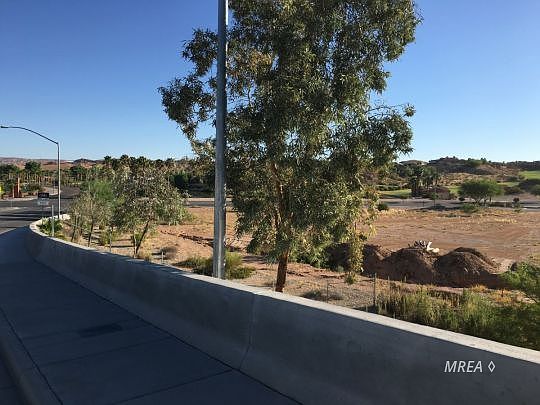 4th image of 640 W Pioneer Blvd