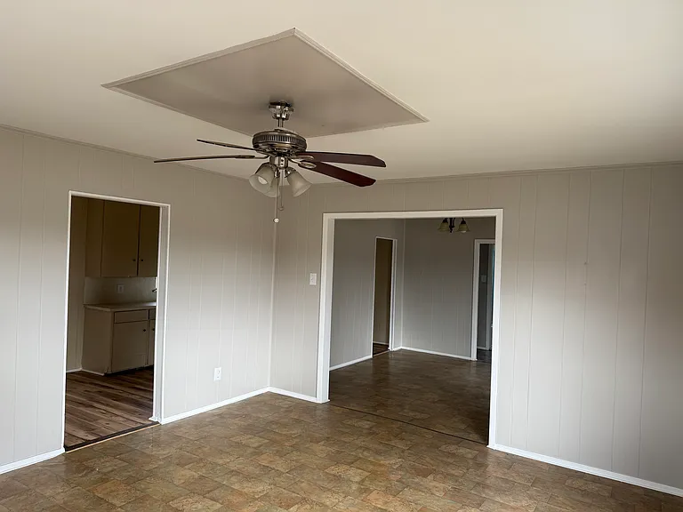422 W Johnston Ave — Photo 6