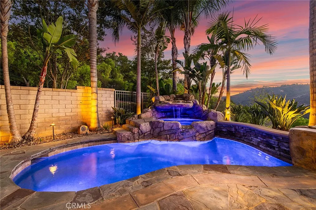 5 bed, 5.5 bath, 3922 sqft, $10,950 — Photo 2