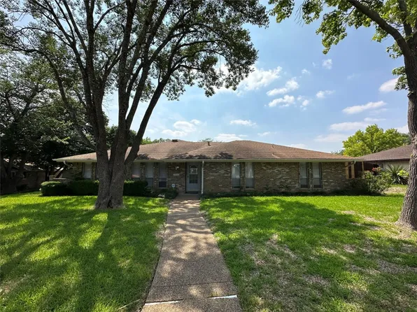 1037 Pine Tree Ln, Desoto, TX 75115