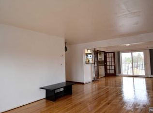 1519 11th St, Fort Lee, NJ 07024