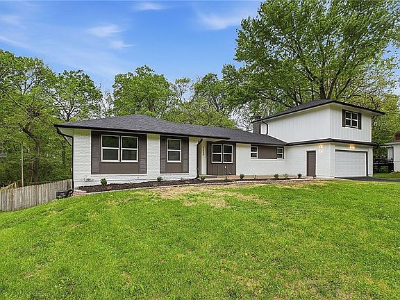 3rd image of 1480 Hemlock Dr