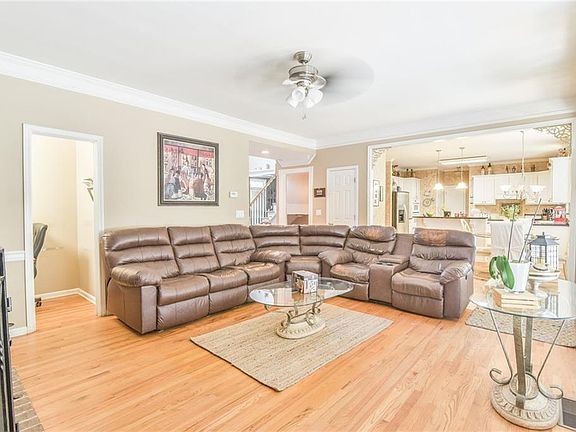 5th image of 715 Woodbrook Way