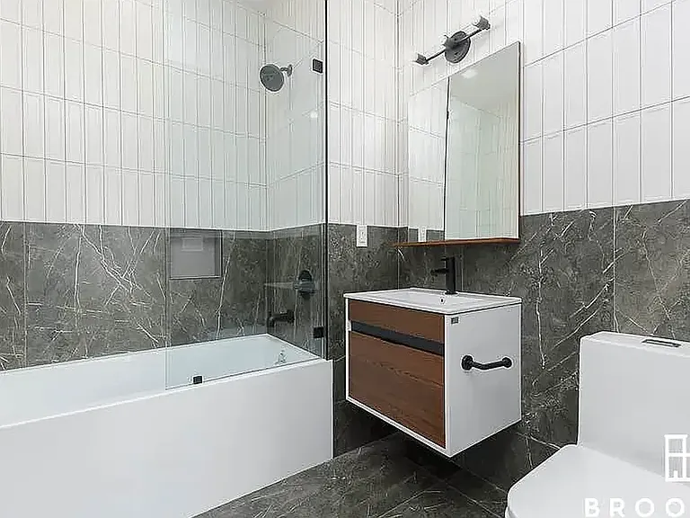 1010 Rogers Ave #4F — Photo 6