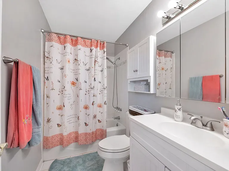 1126 Coral Dr — Photo 3