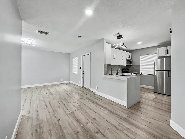 378 NW 2nd Way — Photo 7