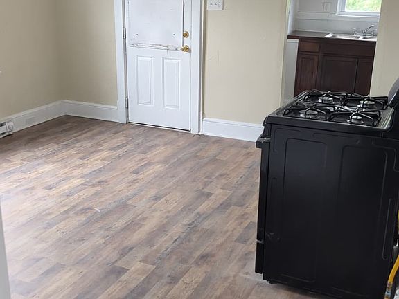 5th image of 602 Ackley St