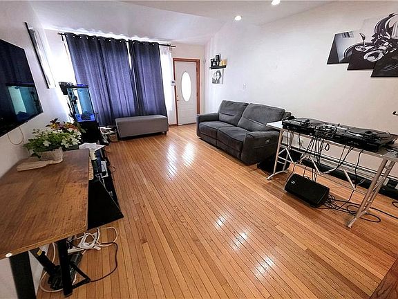 4th image of 1342 E 56th St #1