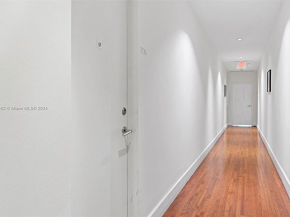 3rd image of 1751 James Ave APT 206